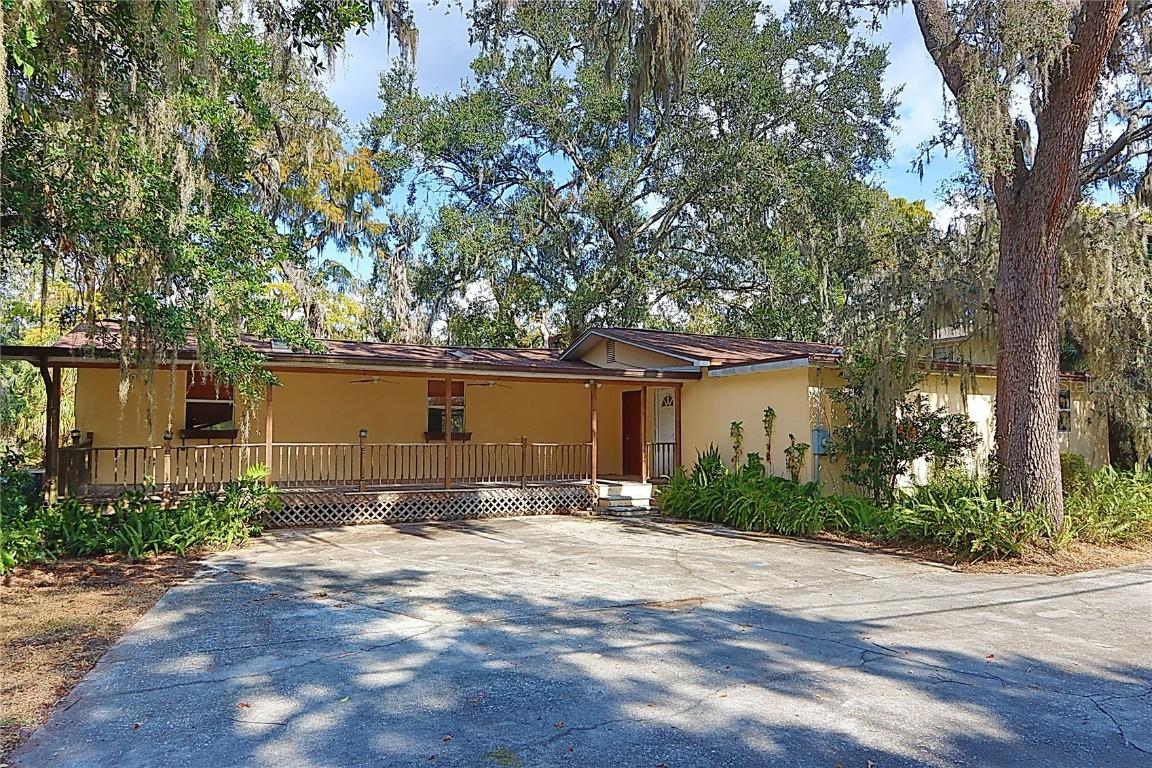 12025 Riverhills Dr., Temple Terrace, FL 33617