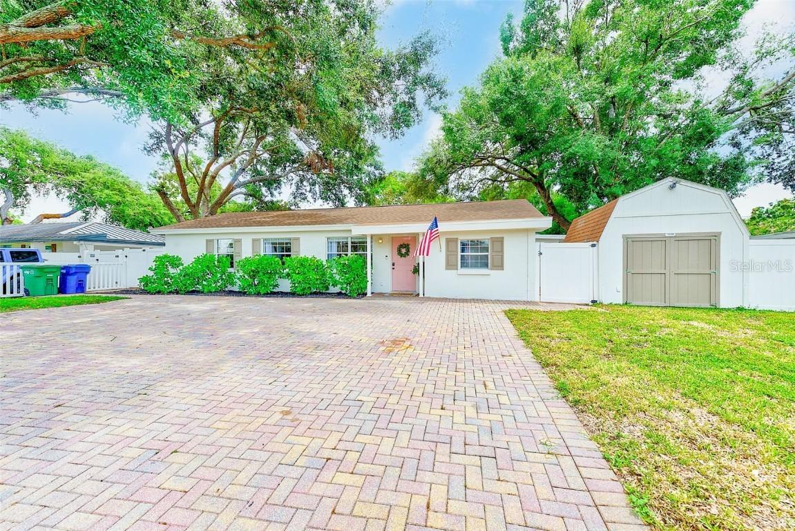 4008 W Wallace Ave., Tampa, FL 33611
