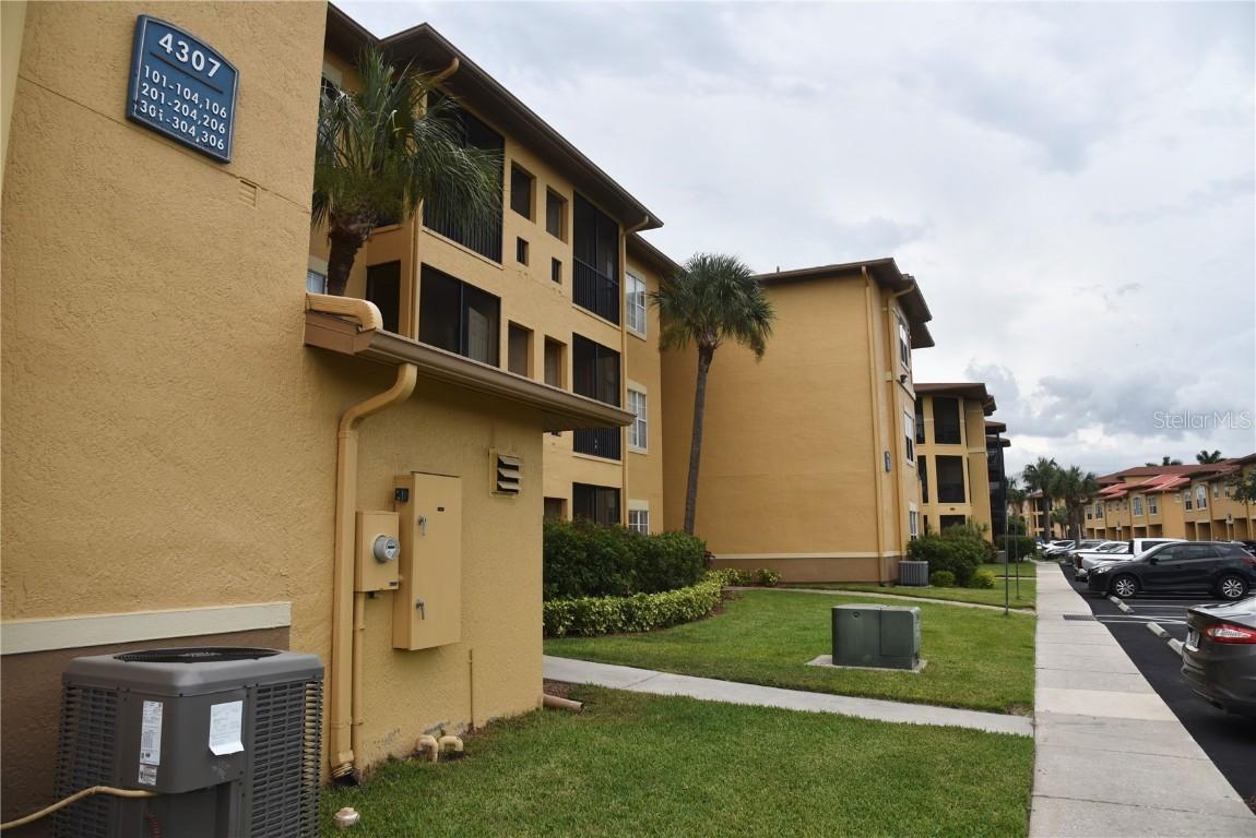 4305 Bayside Village Dr Dr. #104, Tampa, FL 33615