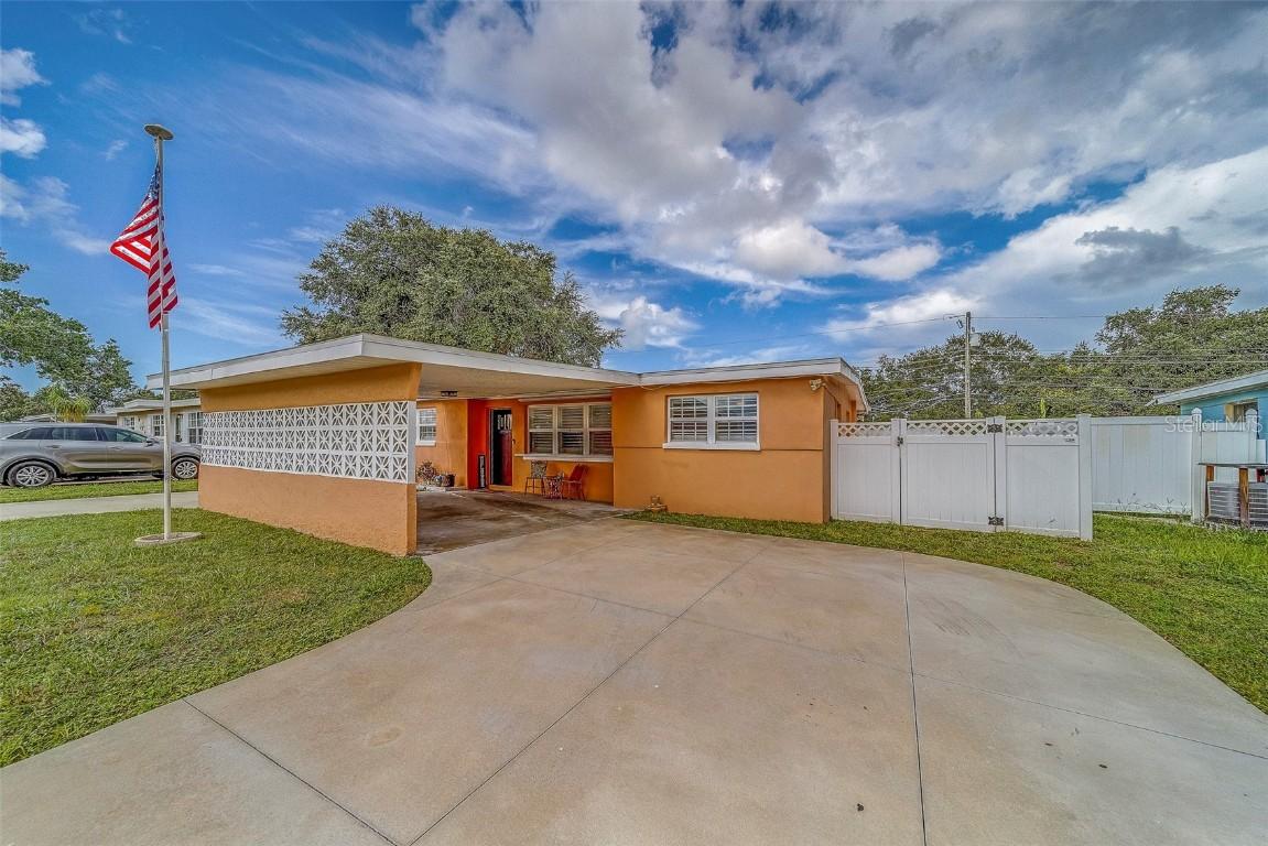 9664 Groveland St., Seminole, FL 33772