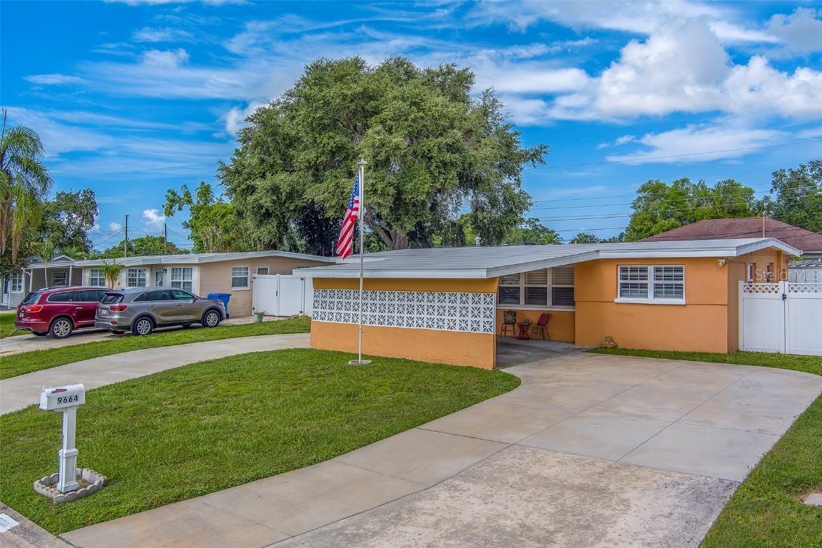 9664 Groveland St., Seminole, FL 33772