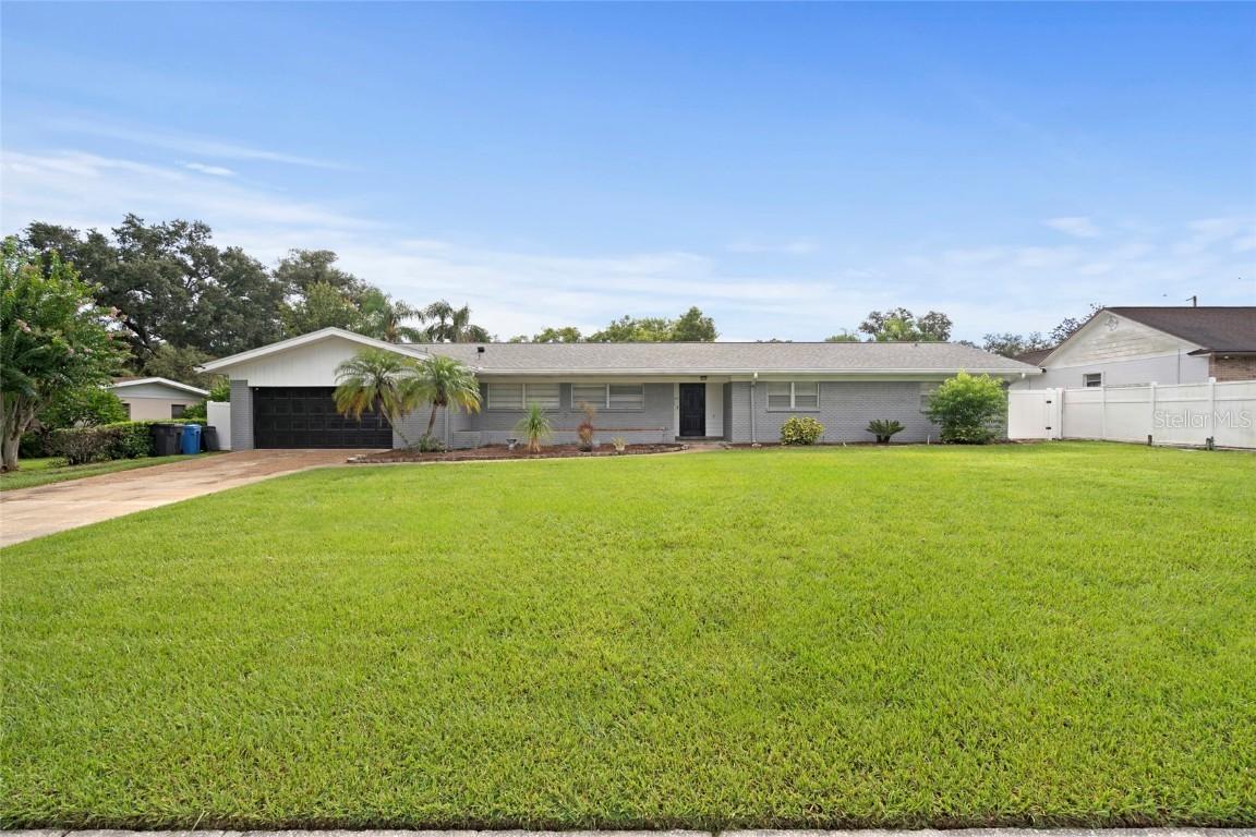 605 Gay Ann Dr., Valrico, FL 33594