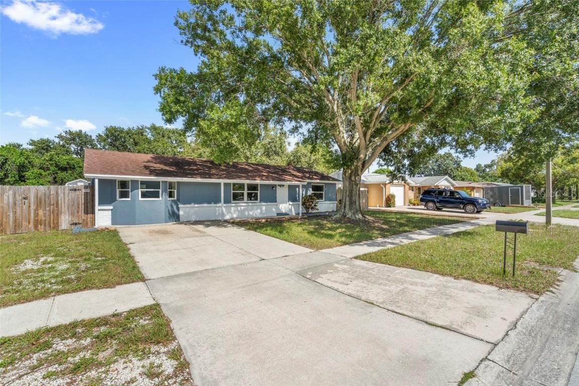 803 Peninsula Rd., Tarpon Springs, FL 34689
