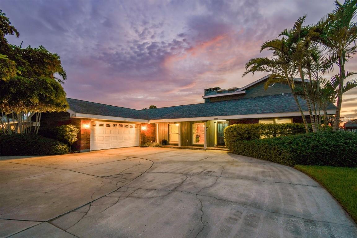 6896 Augusta Blvd., Seminole, FL 33777