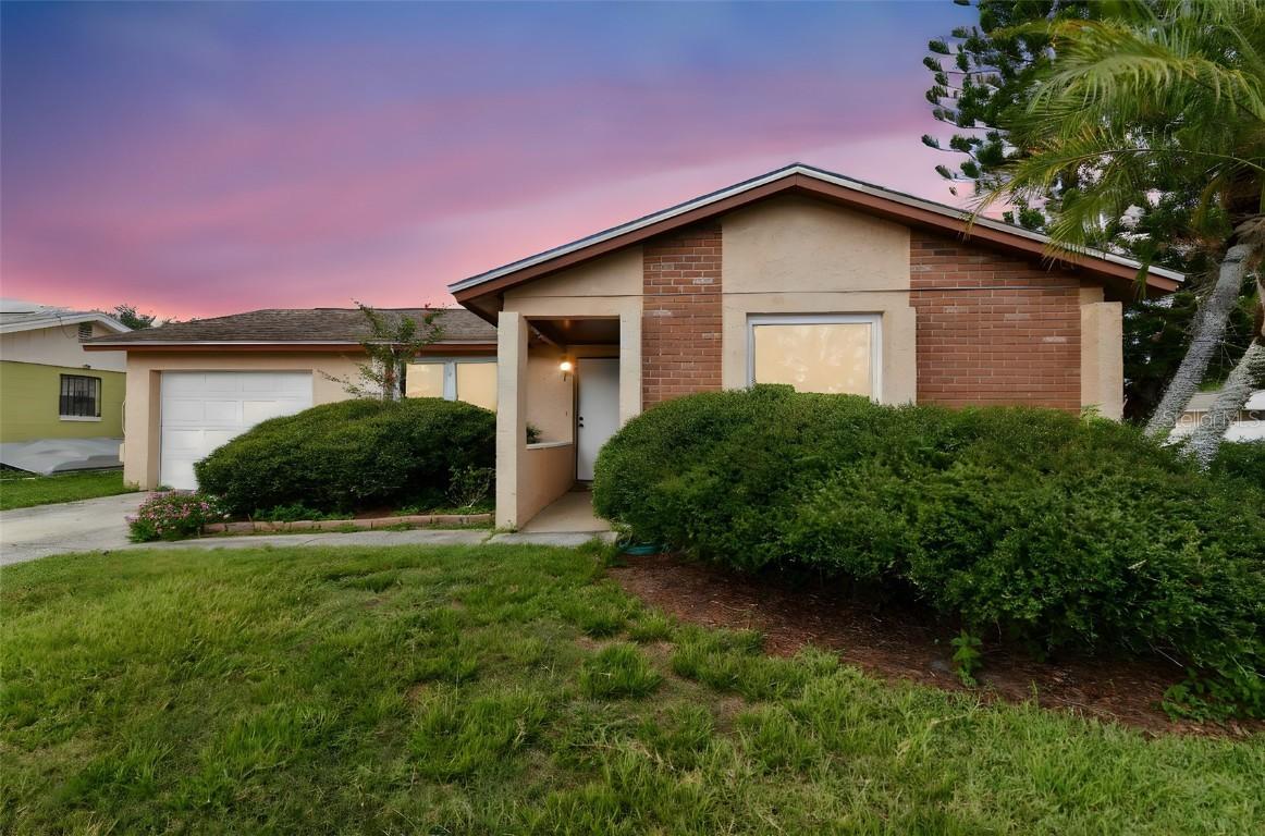 10111 Enchanted Oaks Ct, Tampa, FL 33615