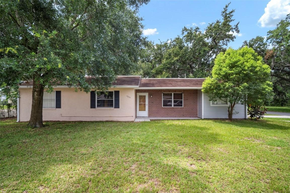 1229 W Granfield Ave., Plant City, FL 33563