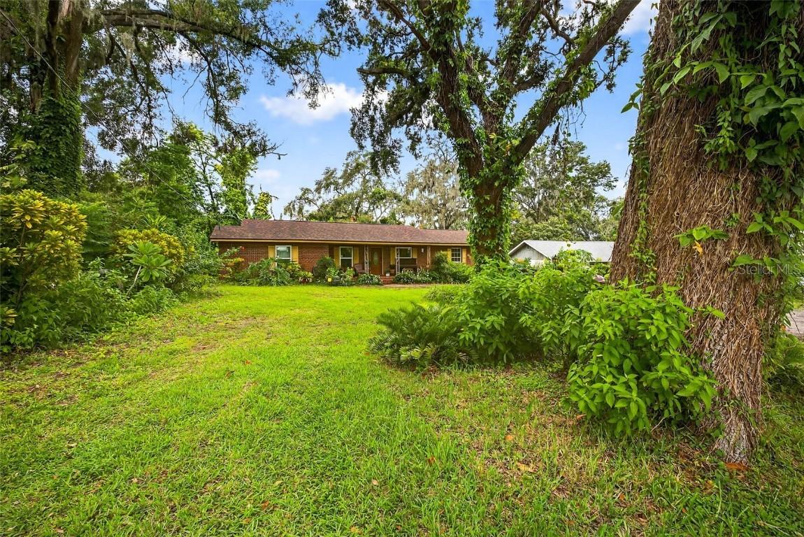 208 N Taylor Rd., Seffner, FL 33584