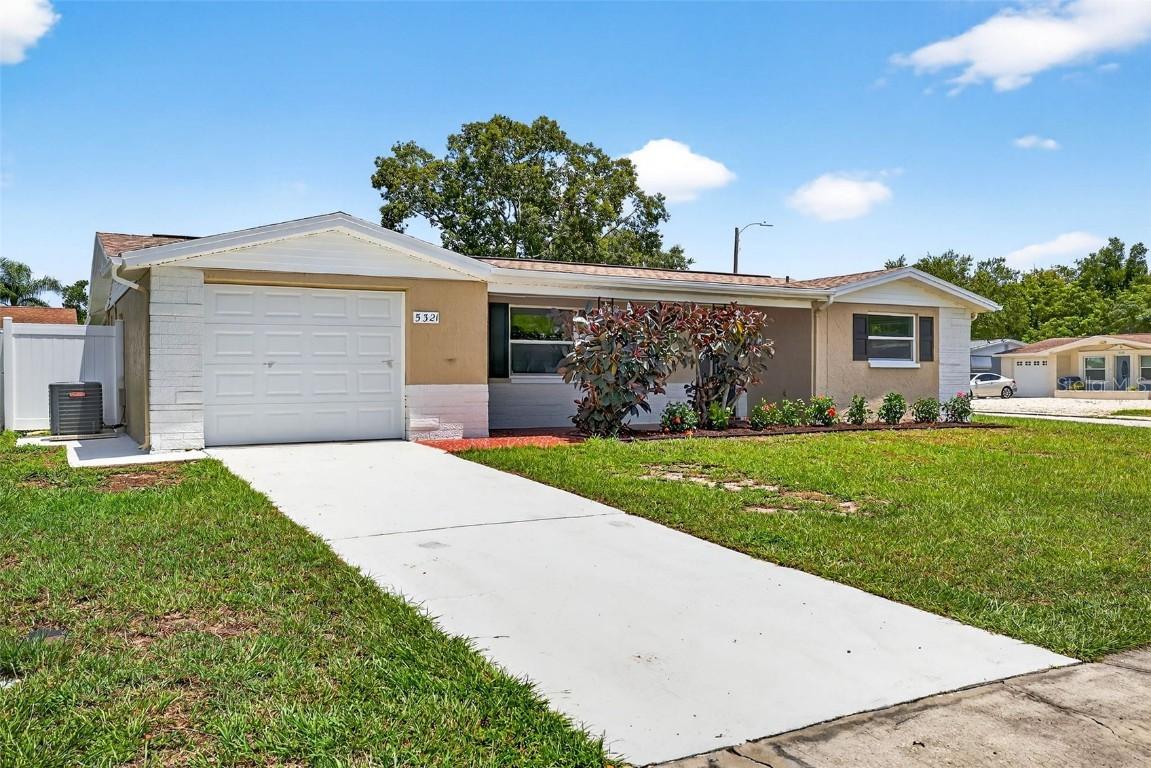 5321 Sparrow Dr., Holiday, FL 34690