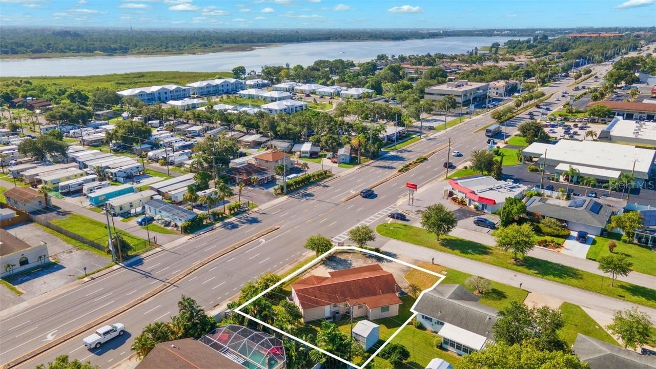 10701 Village Green Ave., Seminole, FL 33772