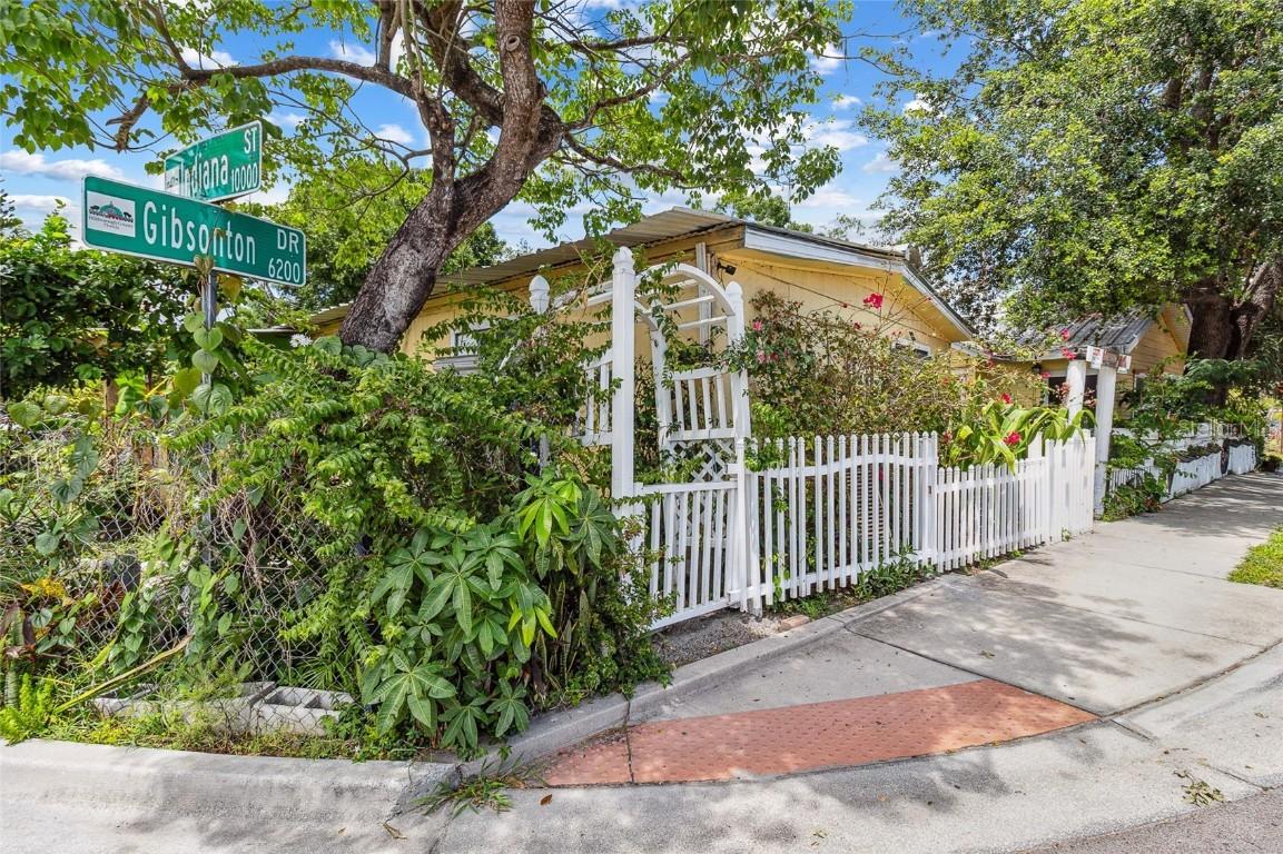 6204 Gibsonton Dr., Gibsonton, FL 33534