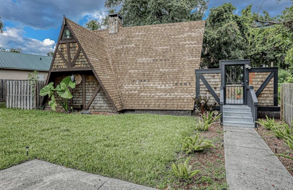 9607 N Connechusett Rd., Tampa, FL 33617