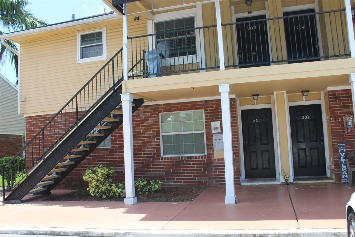 200 Country Club Dr. #201, Largo, FL 33771