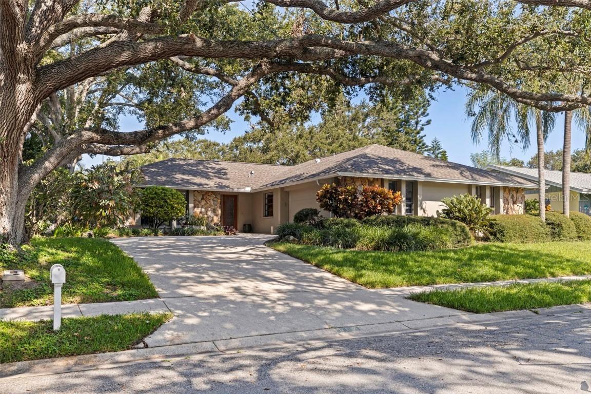 707 Knollwood Dr., Largo, FL 33770