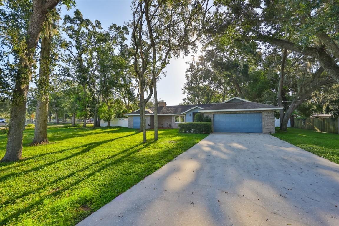 102 Cash Dr., Seffner, FL 33584