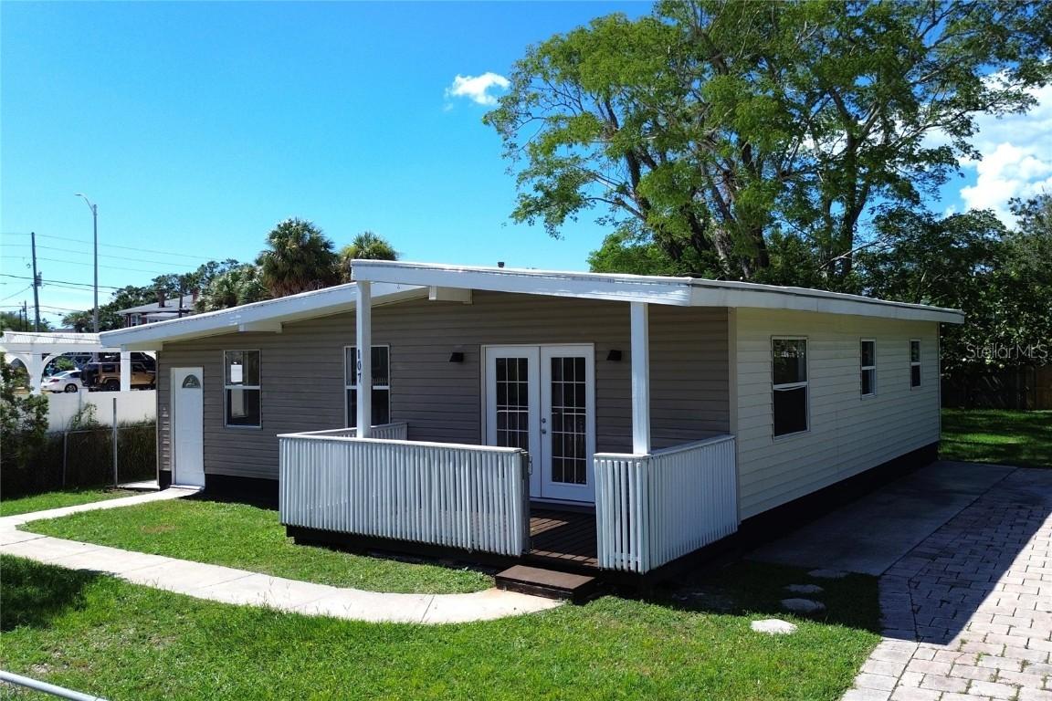 107 E Spruce St., Tarpon Springs, FL 34689