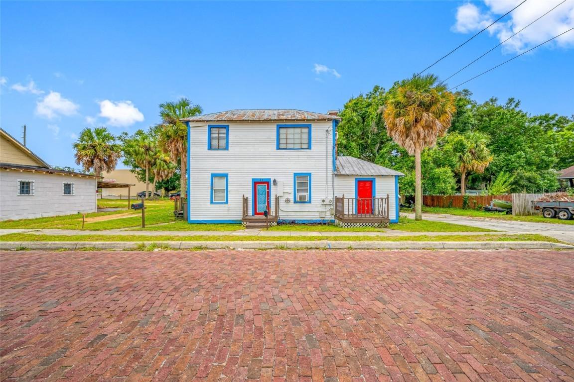 23 Ada St., Tarpon Springs, FL 34689