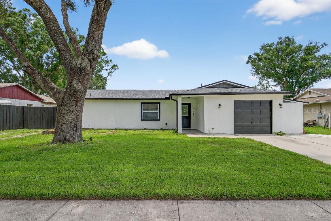 17821 Morninghigh Dr., Lutz, FL 33549