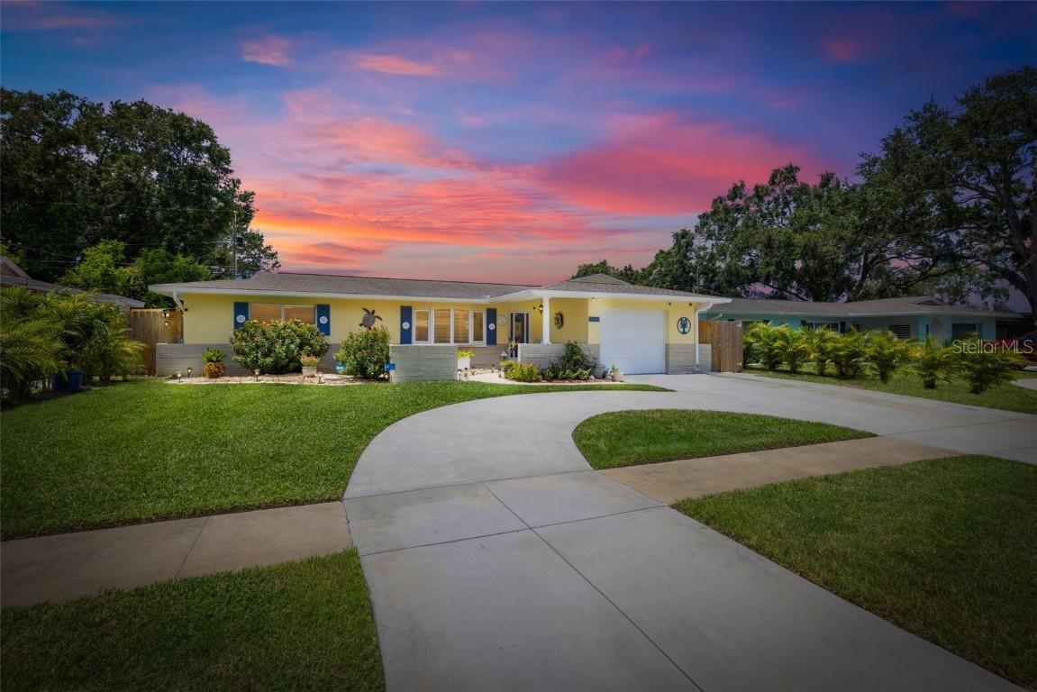 502 E Lake Dr., Largo, FL 33771