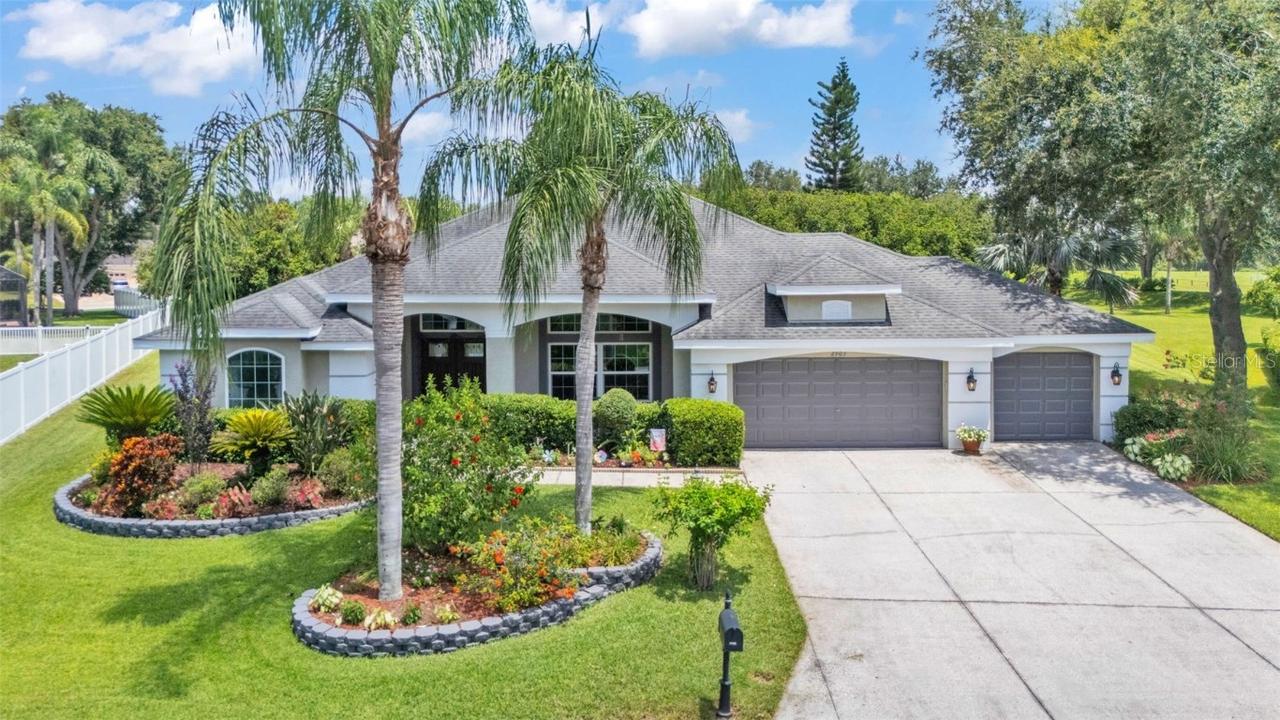2903 Sutton Oaks Ct., Plant City, FL 33566