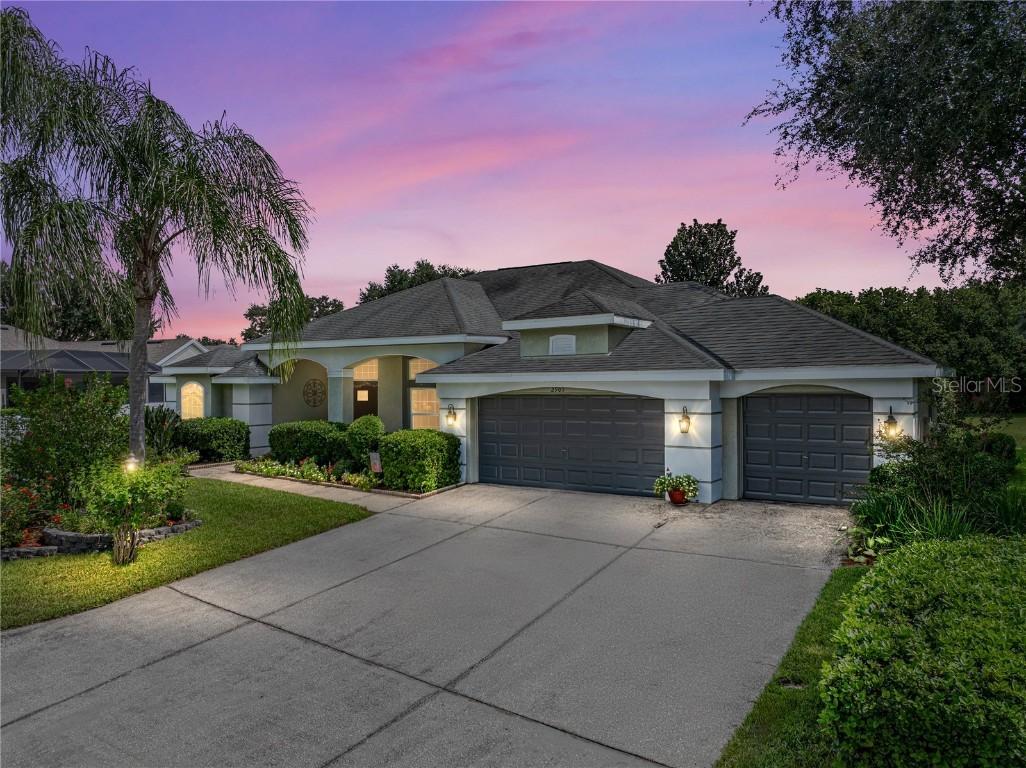 2903 Sutton Oaks Ct., Plant City, FL 33566