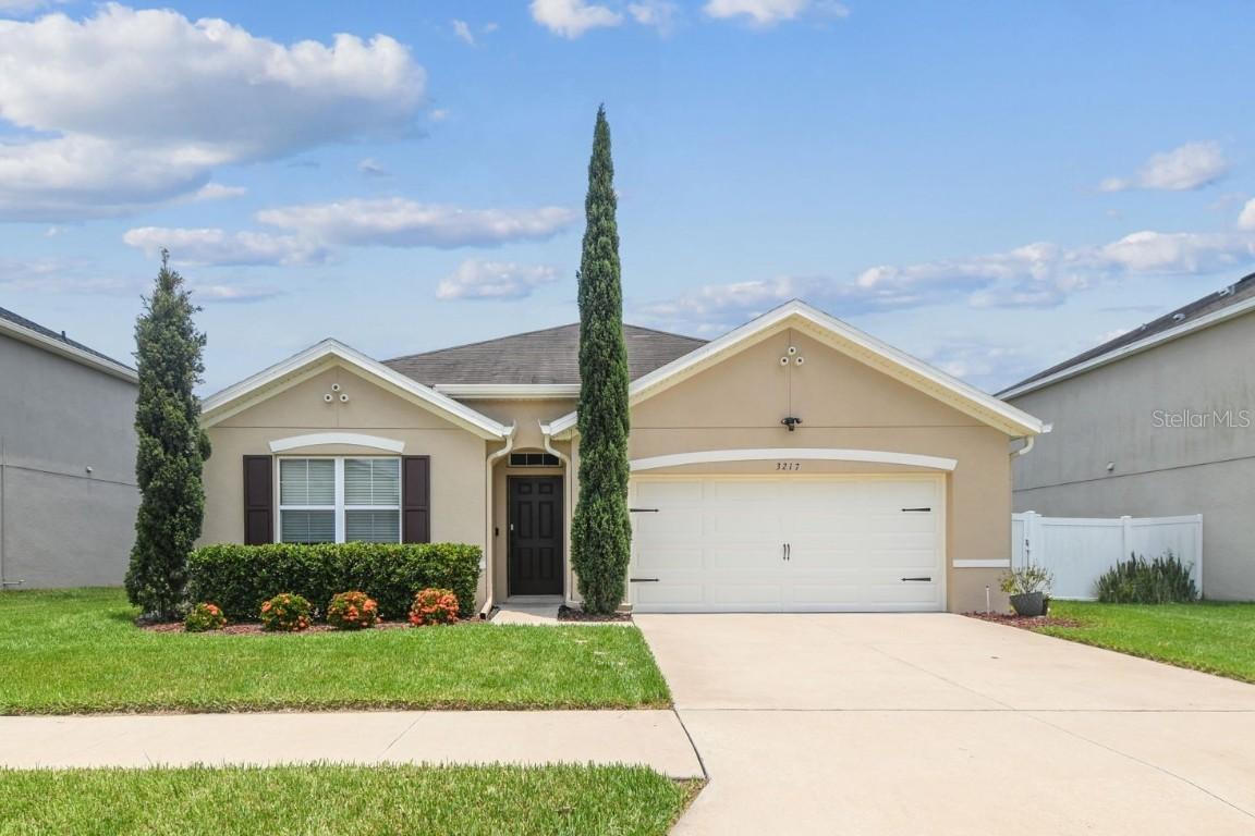 3217 Magnolia Meadows Dr., Plant City, FL 33567