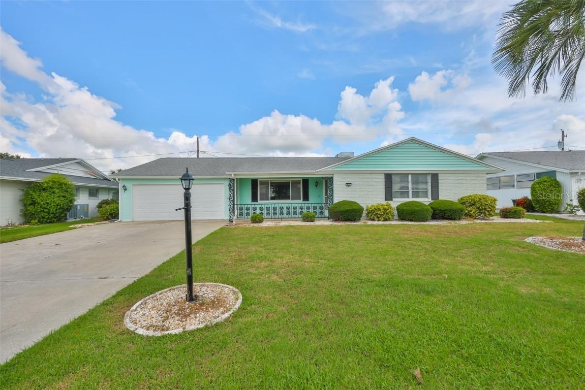 823 Fox Hills Dr., Sun City Center, FL 33573