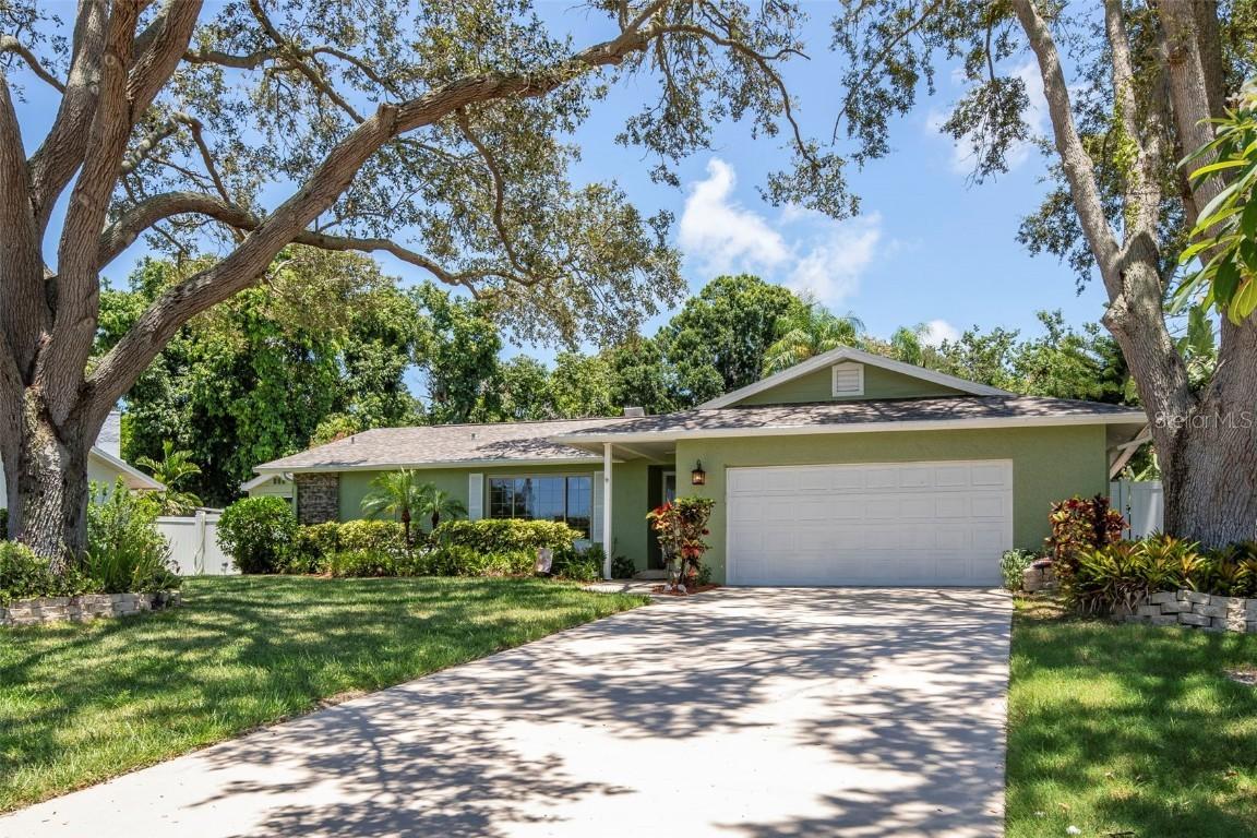 8135 Bayshore Dr., Seminole, FL 33776