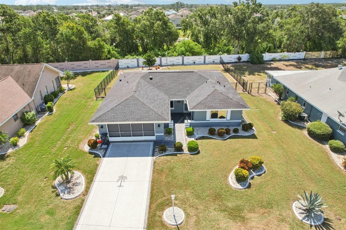 310 Thorn Hill Pl., Sun City Center, FL 33573