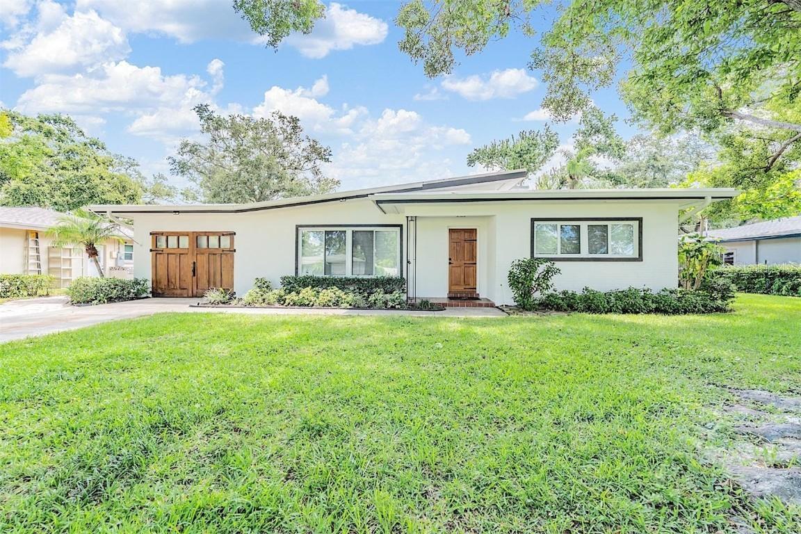 559 Oakwood Dr., Largo, FL 33771