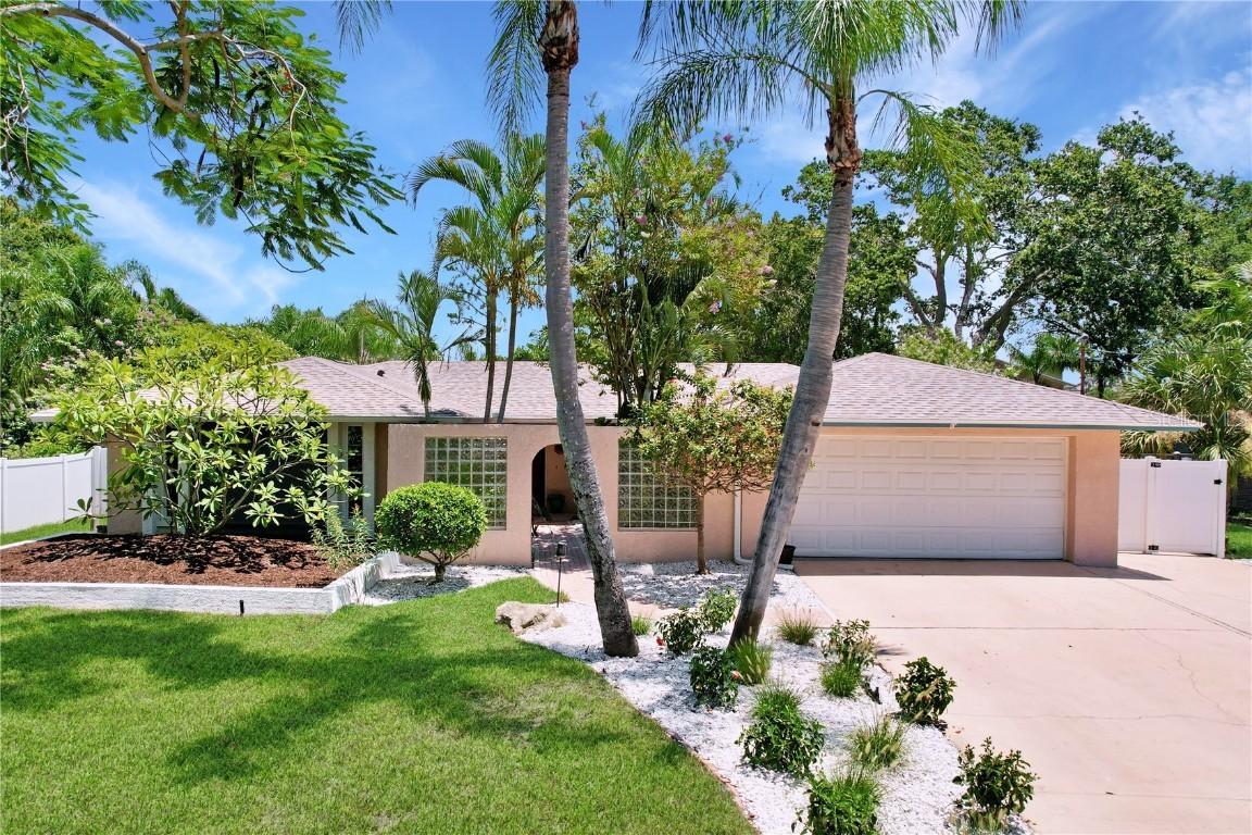 129 Carlyle Dr., Palm Harbor, FL 34683