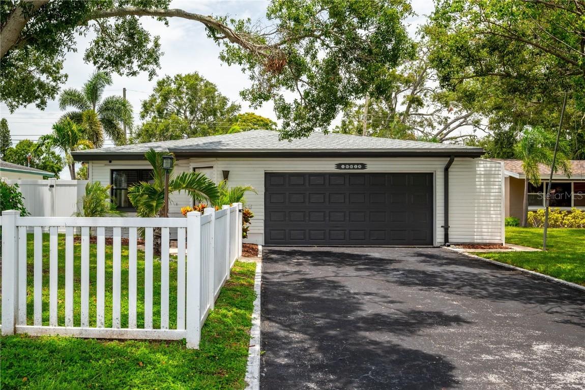 10615 Orange Blossom Ln., Seminole, FL 33772