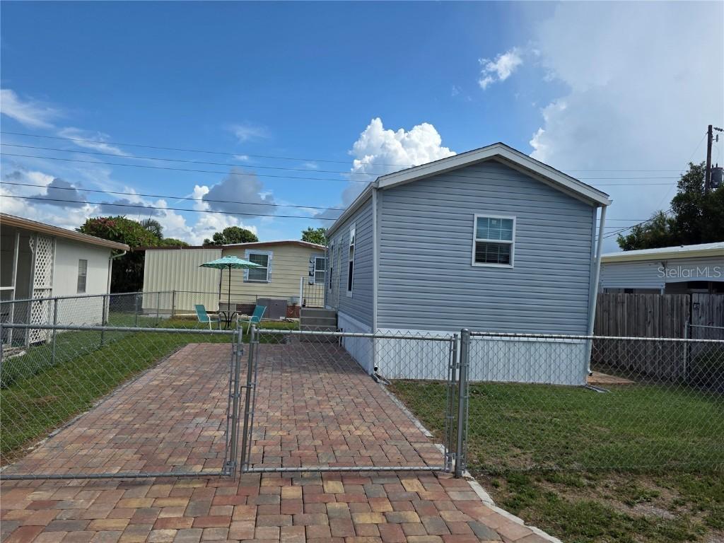 1109 49th Avenue Dr., Bradenton, FL 34207
