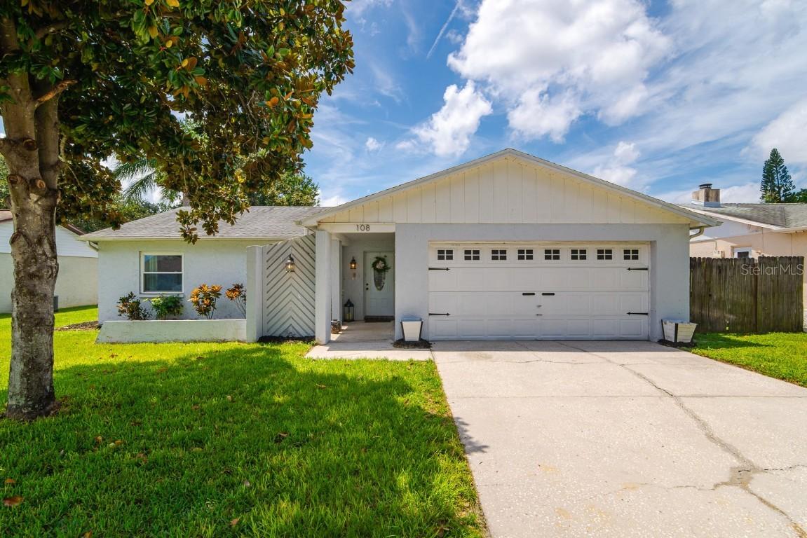 108 Lotus Cir., Safety Harbor, FL 34695