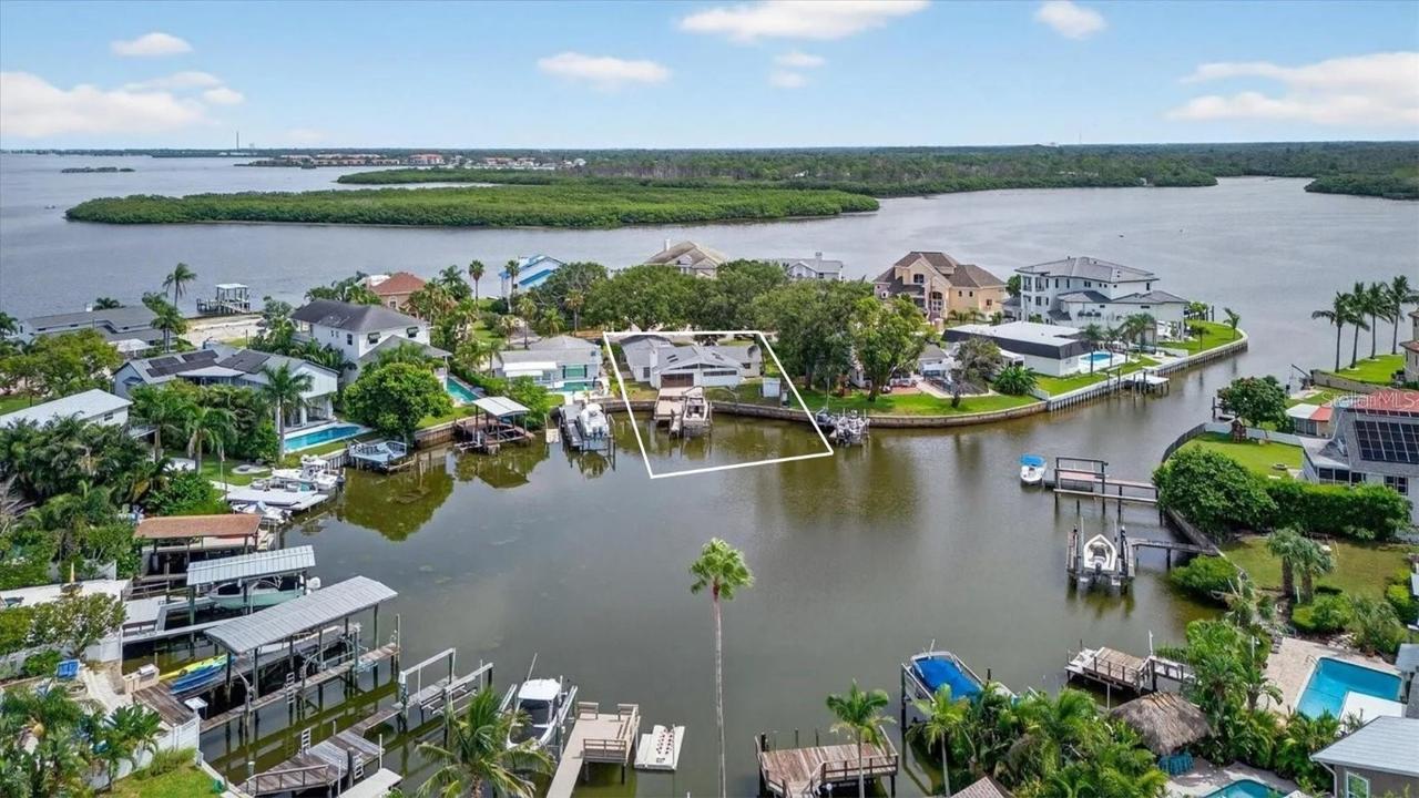 120 Carlyle Cir., Palm Harbor, FL 34683