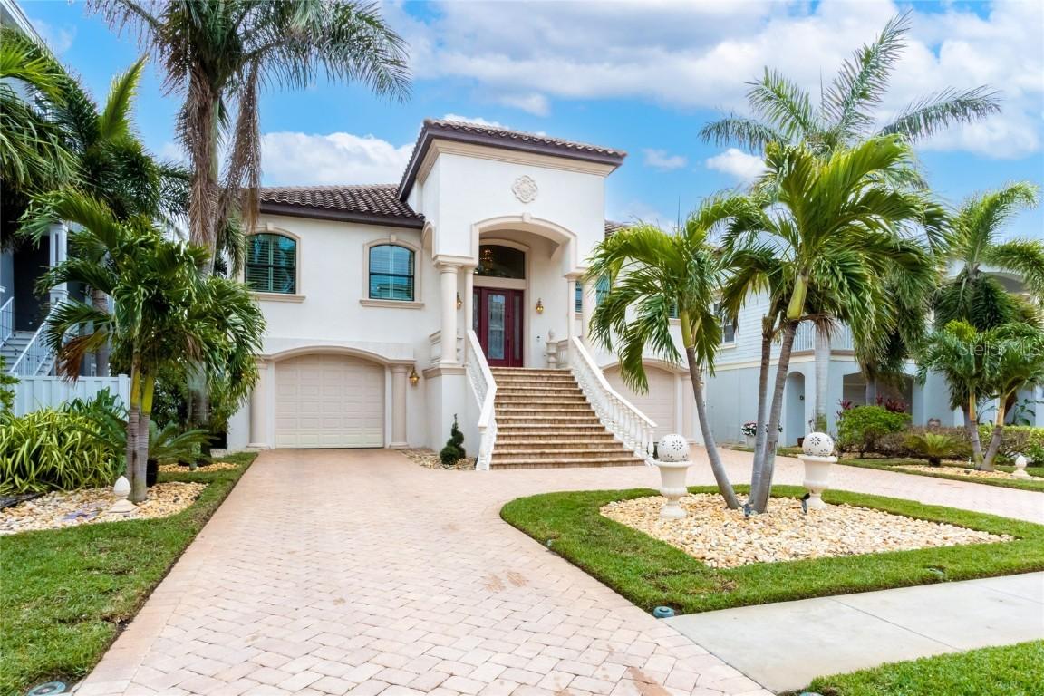 105 Wimbledon Ct., Redington Shores, FL 33708