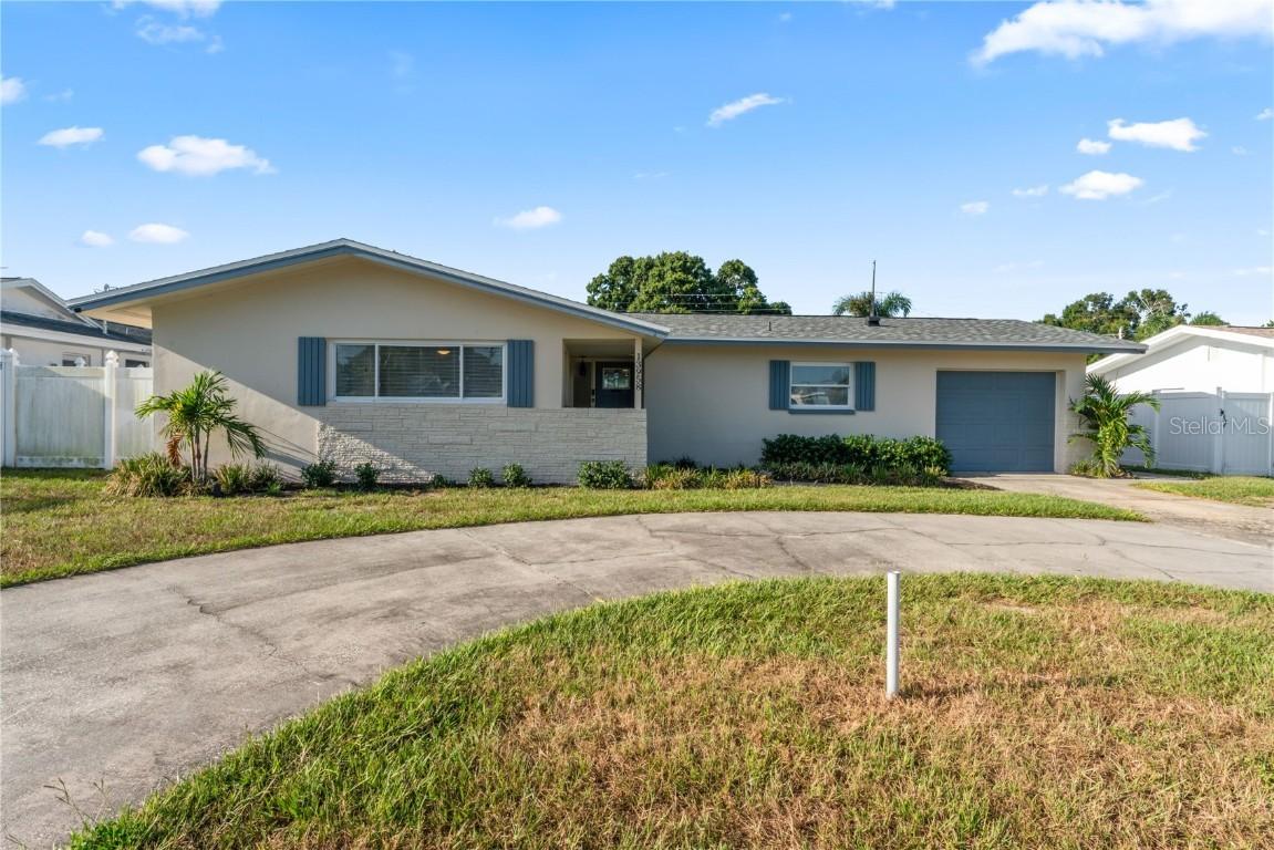 13958 Antigua Dr., Seminole, FL 33776