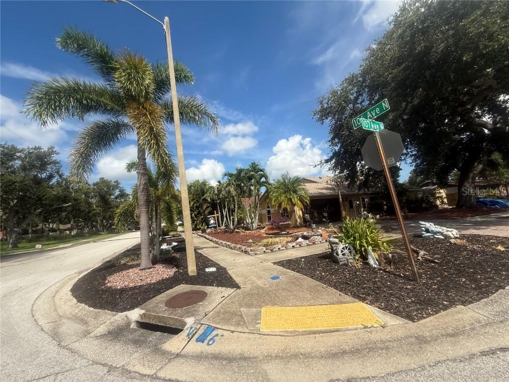 8949 106th Ave., Seminole, FL 33777