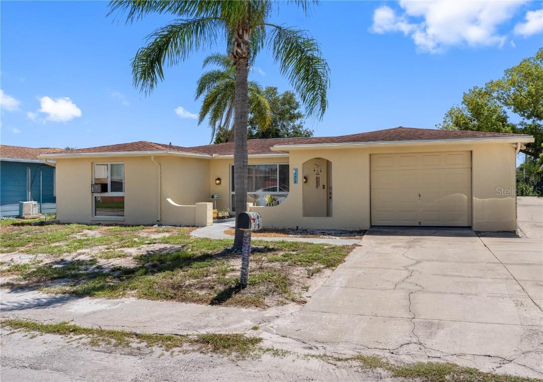 1324 Viking Dr., Holiday, FL 34691