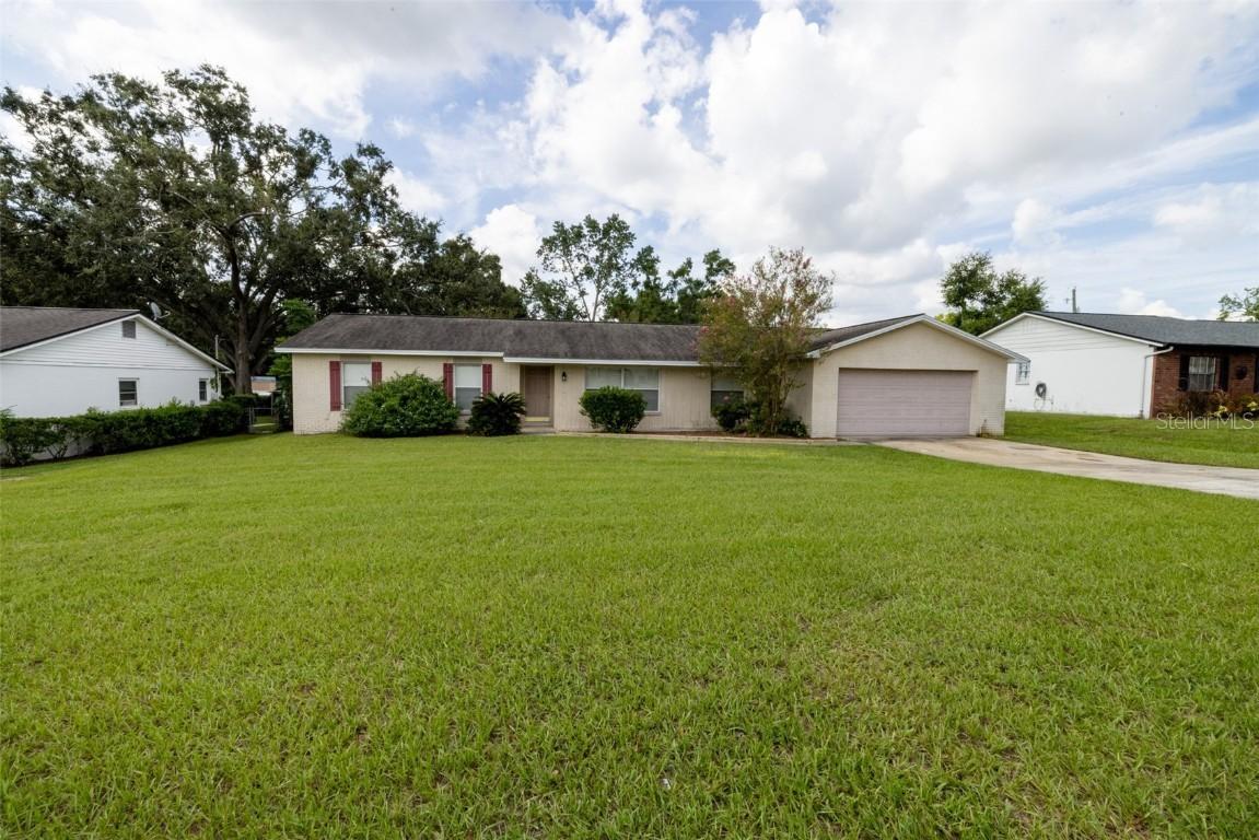 804 Strawberry Ln., Brandon, FL 33511
