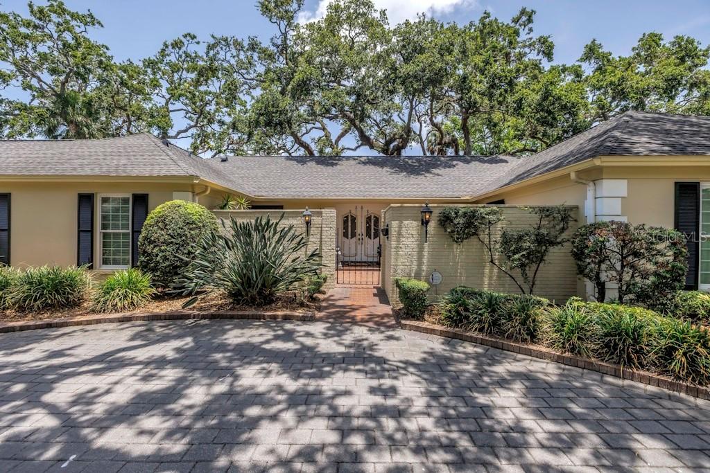 8229 22nd Ave., St Petersburg, FL 33710
