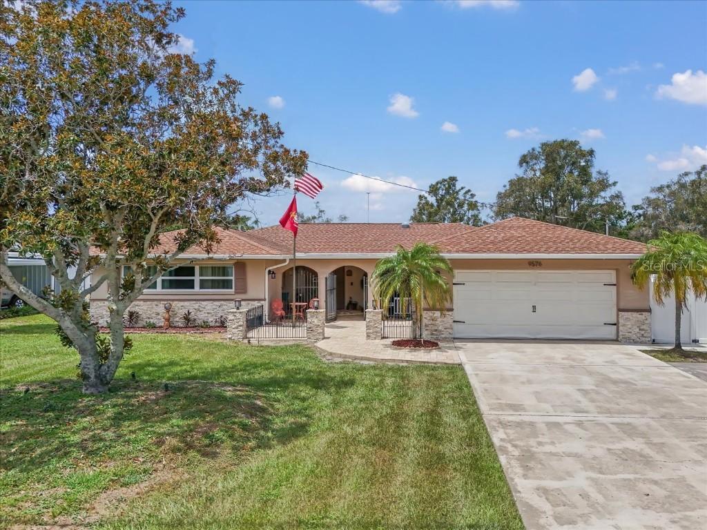 9576 Oakhurst Rd., Seminole, FL 33776