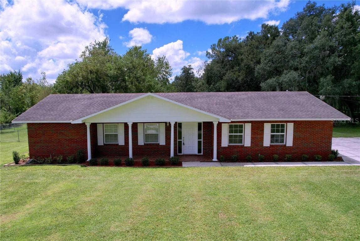 1405 Knights Griffin Rd., Plant City, FL 33565