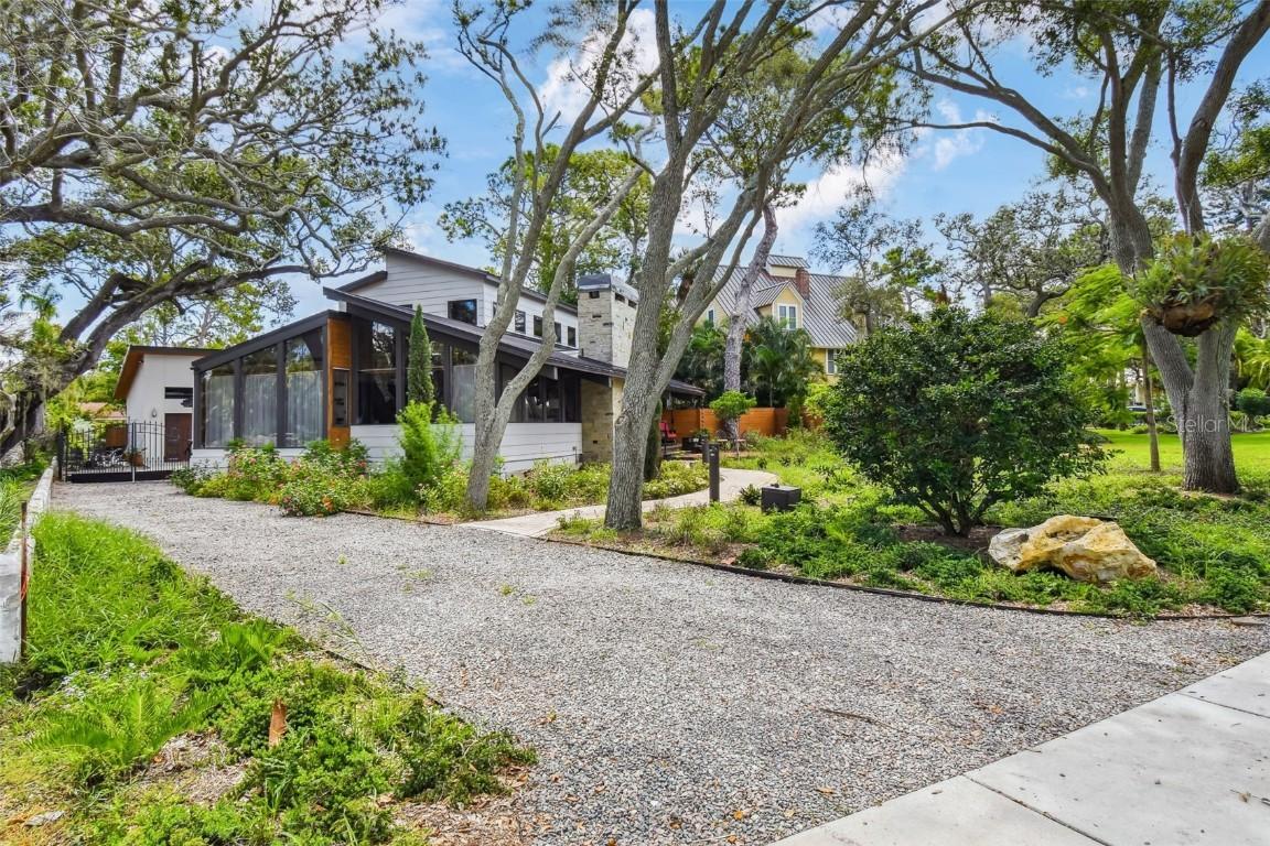 961 Victoria Dr., Dunedin, FL 34698