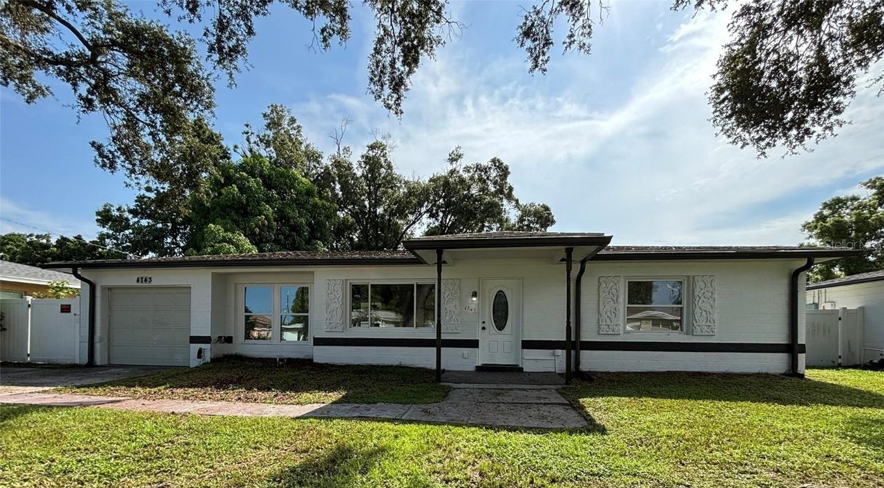 4743 Lake Charles Dr., Kenneth City, FL 33709