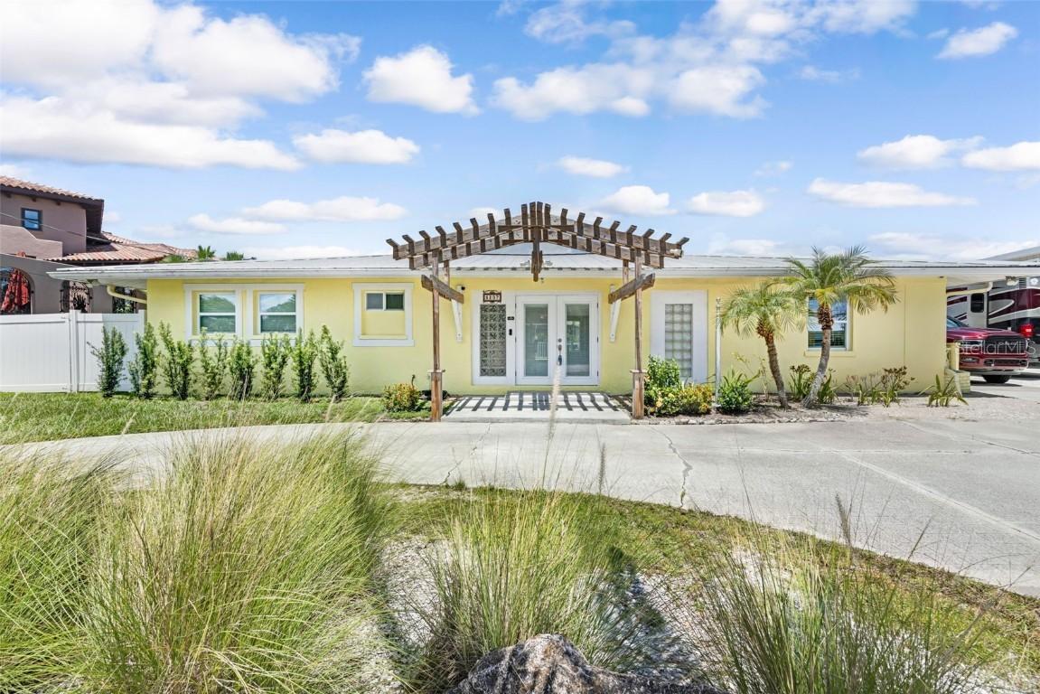 5207 Palmetto Point Dr., Palmetto, FL 34221