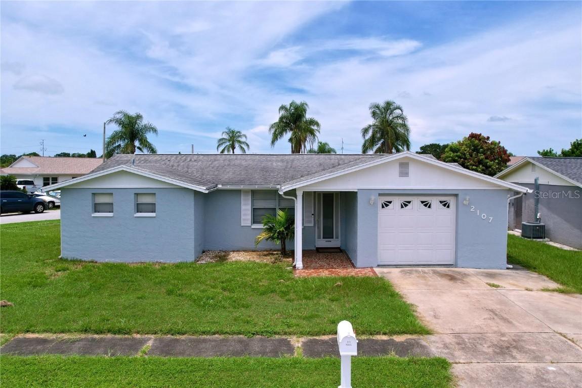 2107 Harrison Dr., Holiday, FL 34691