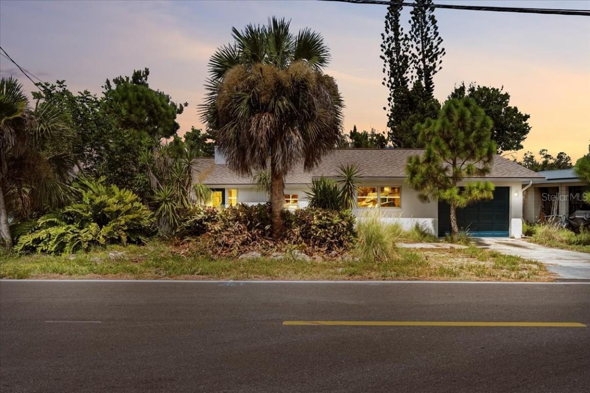 1290 Oxford Dr., Englewood, FL 34223