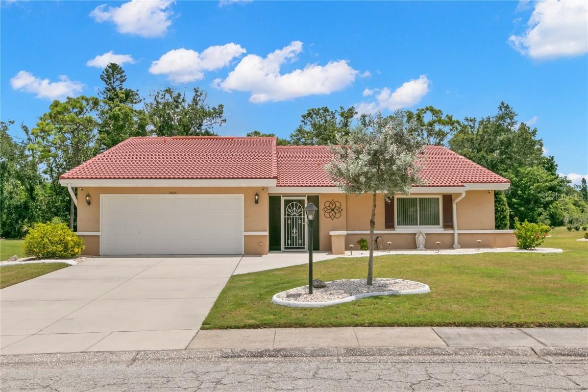 2005 Berry Roberts Dr., Sun City Center, FL 33573