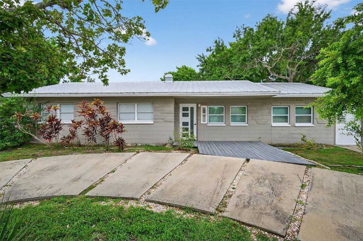 300 Davison Ave., St Petersburg, FL 33703