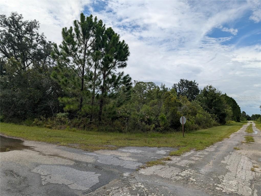 201 Alba Dr., Indian Lake Estates, FL 33855